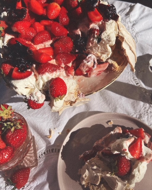 Valentine’s Delight: Rose-Colored Glasses Pavlova Recipe 💕🥄
